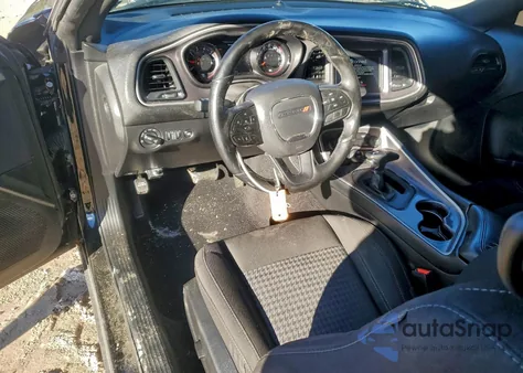 2022 Dodge Challenger Sxt z USA, uszkodzony, nr VIN 2C3CDZAG4NH185565